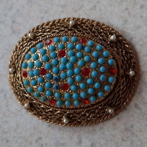 Statement brooch